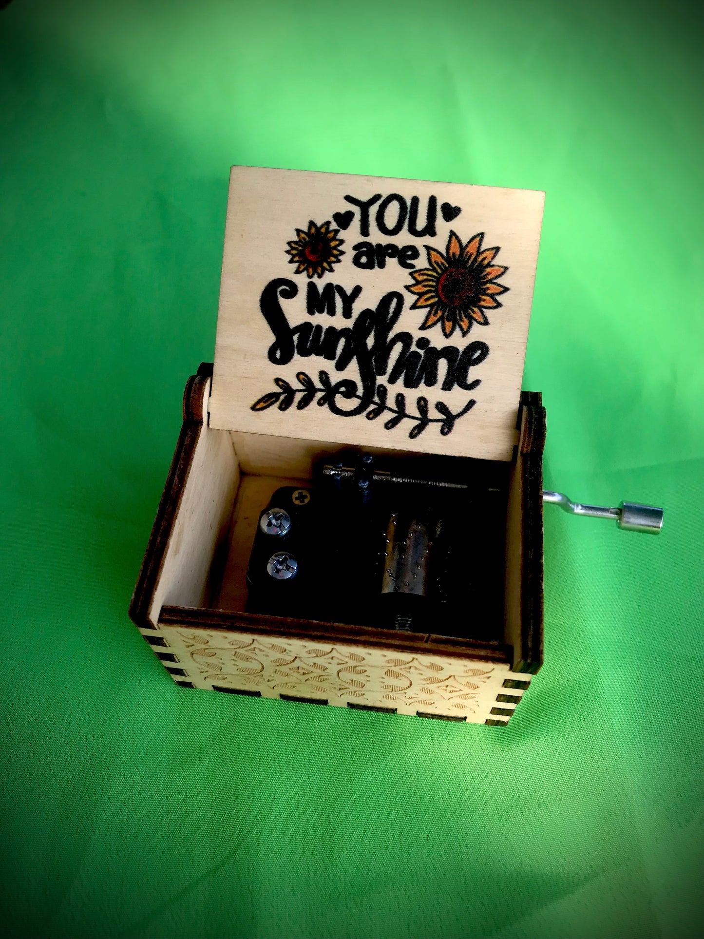 You are my sunshine wooden music box of the classic music!