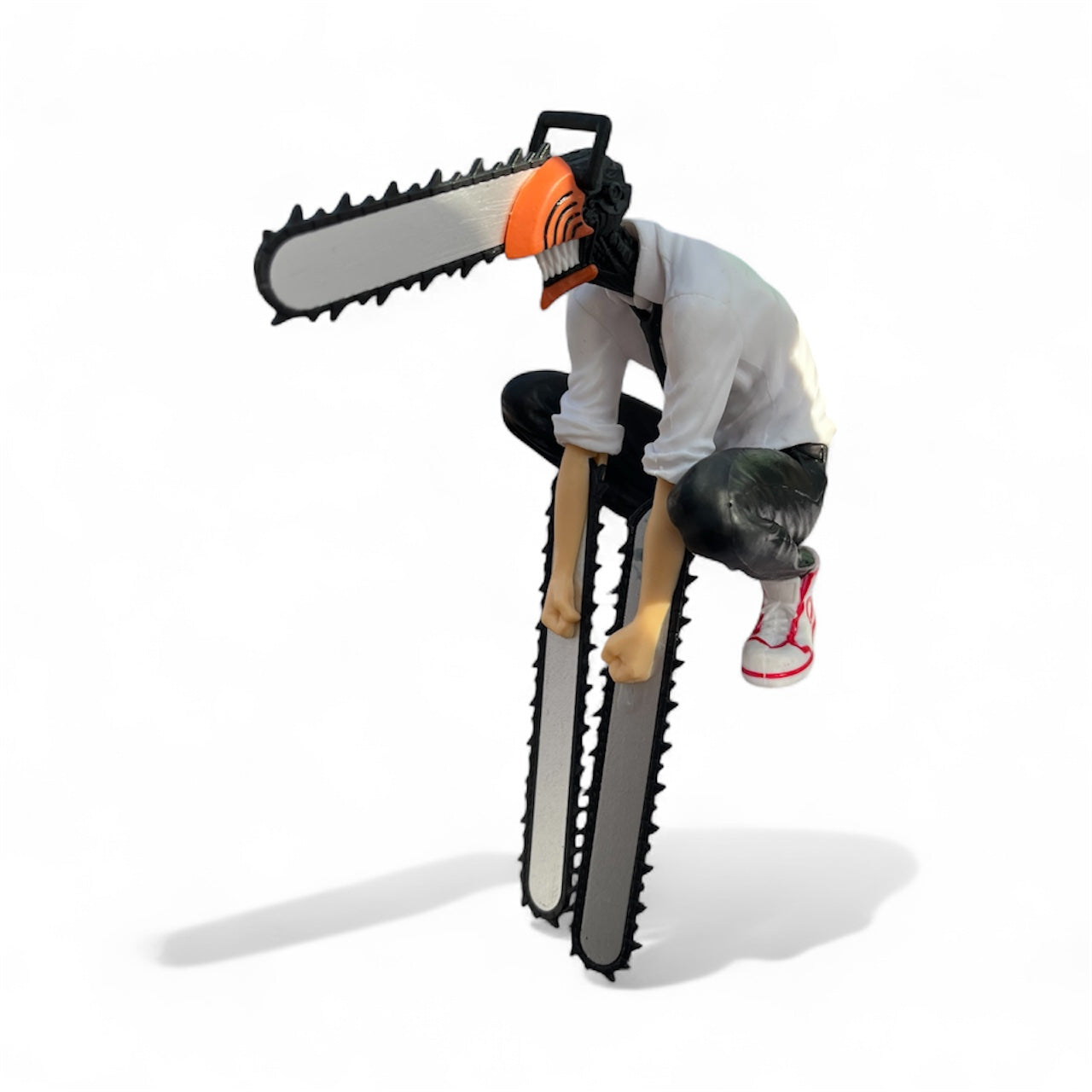 Chainsaw Man Crouching Battle Pose Figurine – Anime Collectible Model