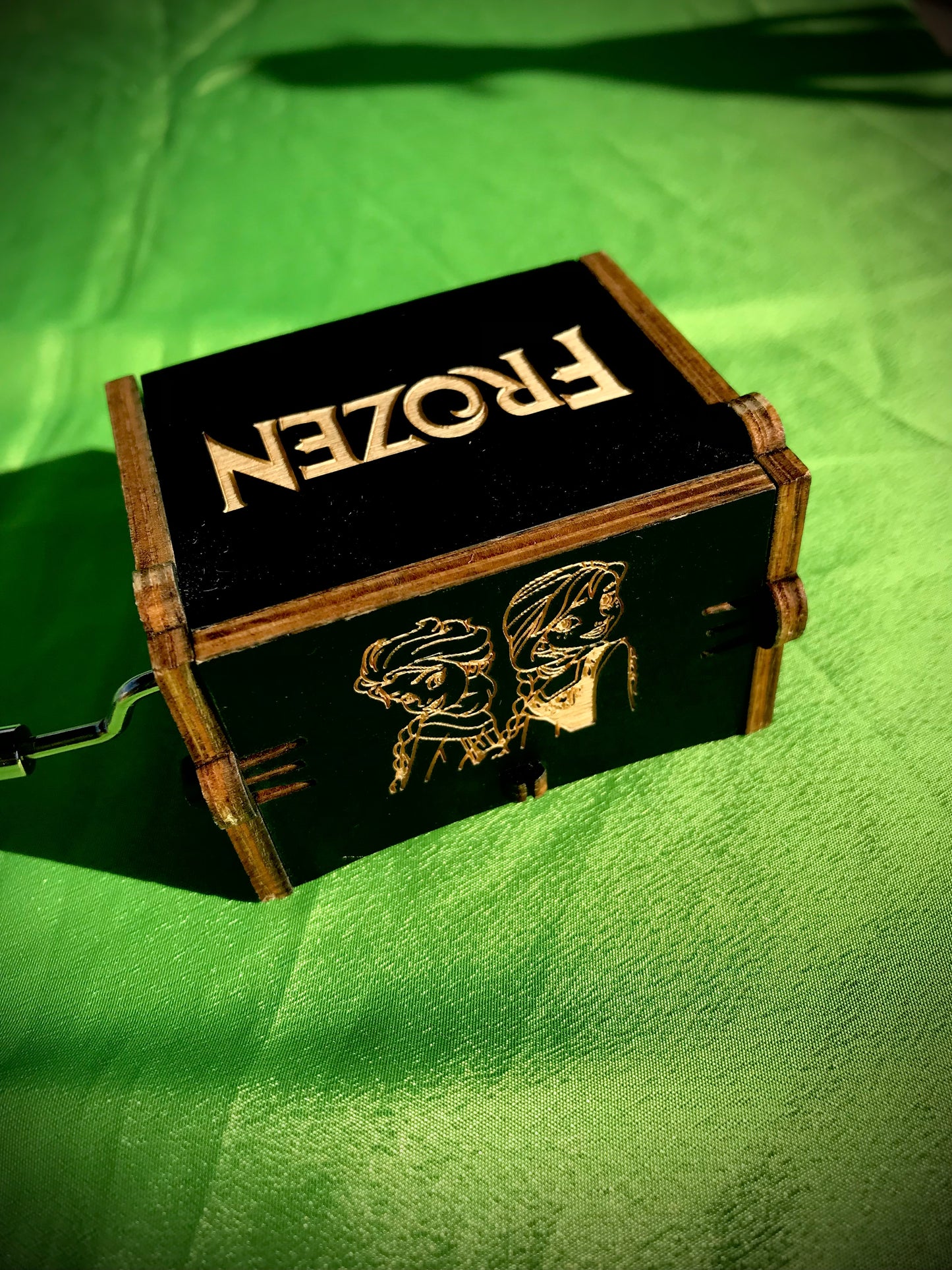 Frozen anime wooden music box of the child classic from Disney