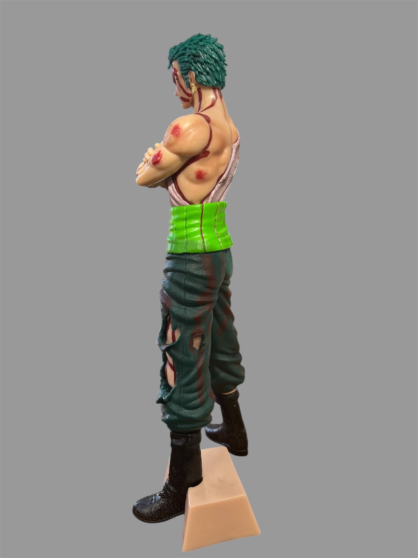 One Piece – Roronoa Zoro Battle-Worn Figure (30cm)
