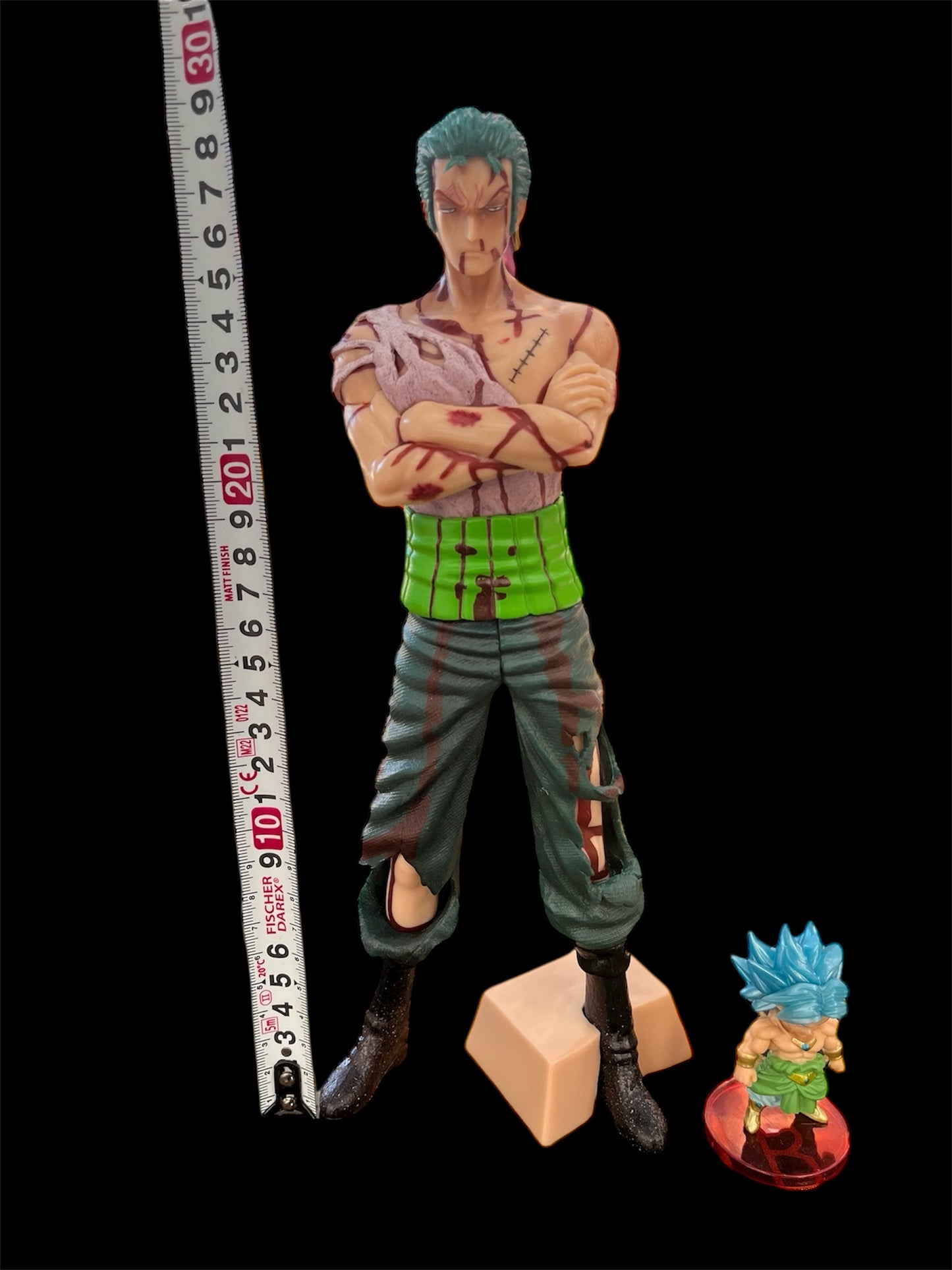 One Piece – Roronoa Zoro Battle-Worn Figure (30cm)
