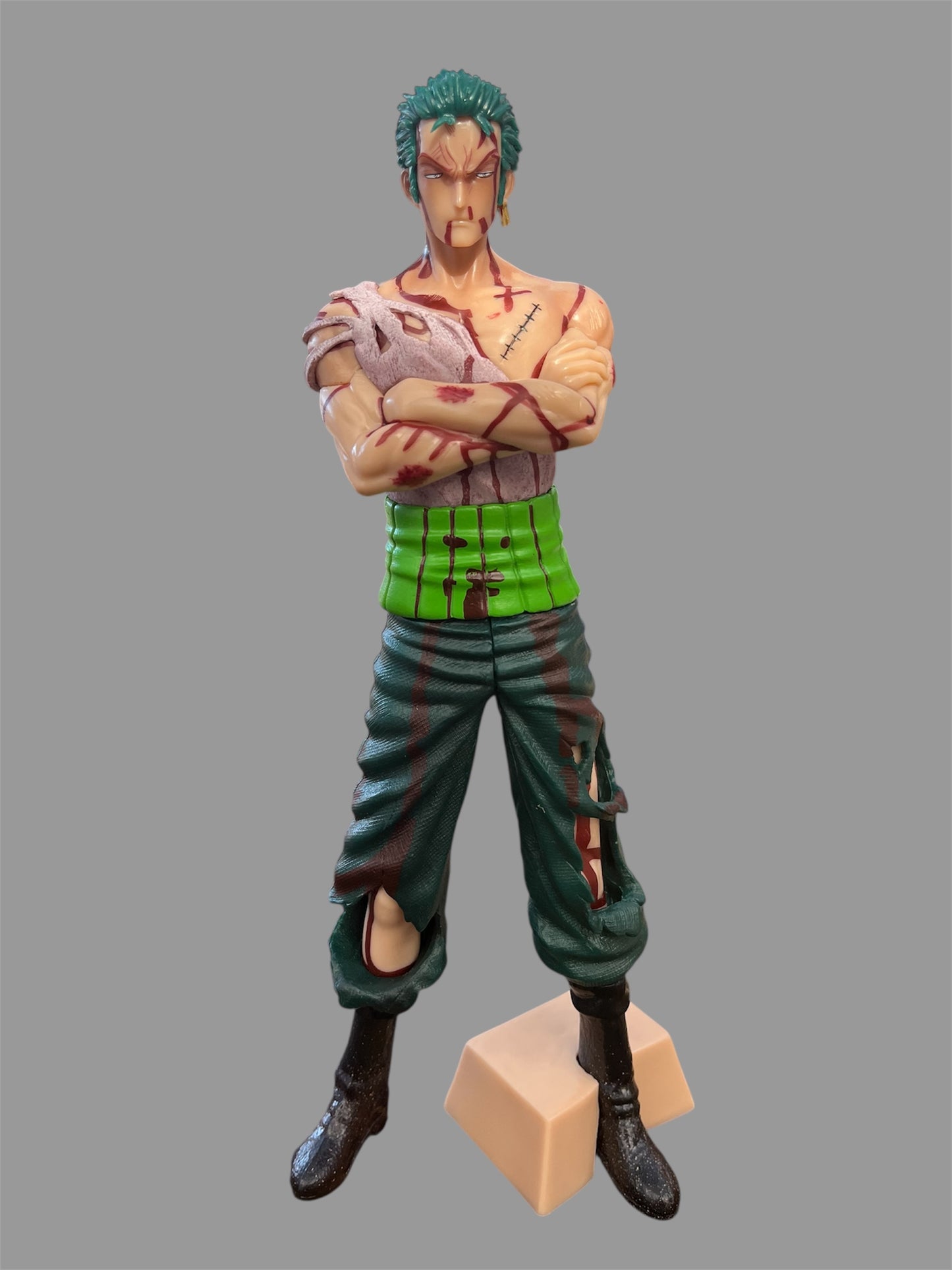 One Piece – Roronoa Zoro Battle-Worn Figure (30cm)