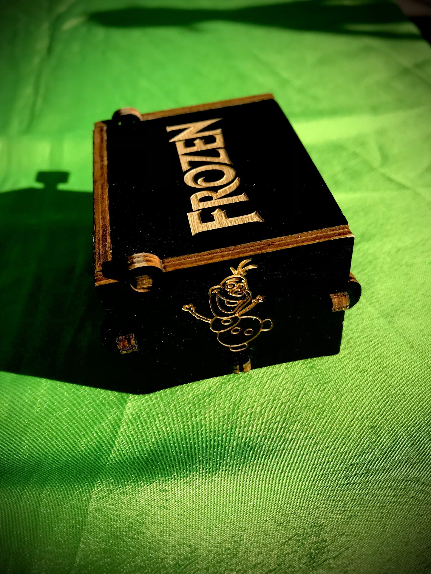 Frozen anime wooden music box of the child classic from Disney