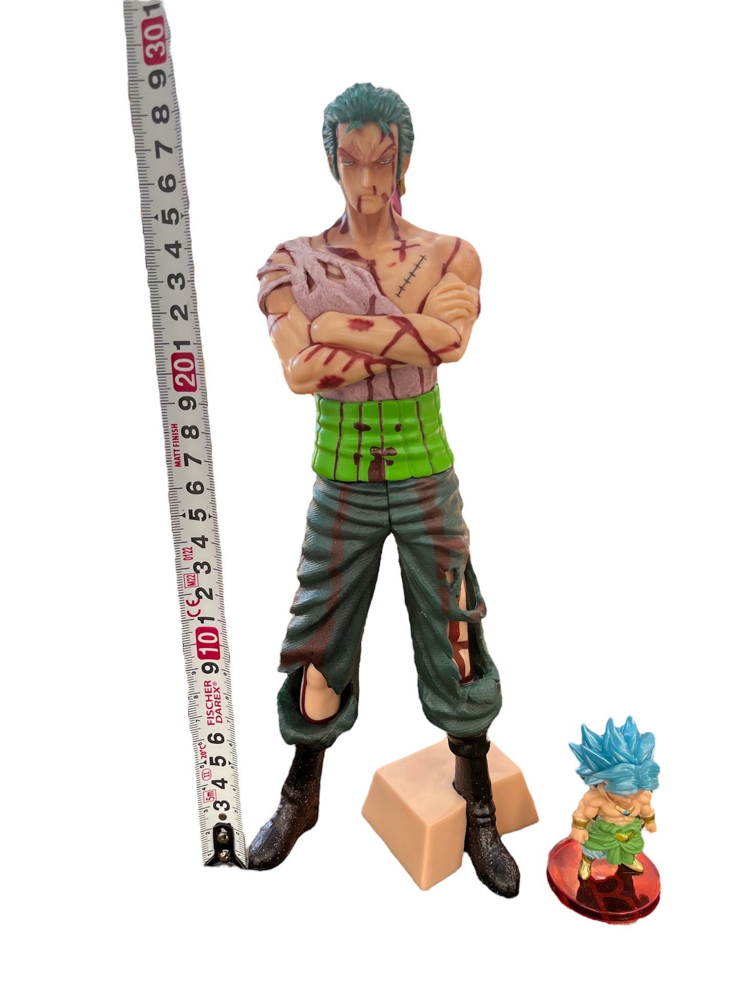 One Piece – Roronoa Zoro Battle-Worn Figure (30cm)