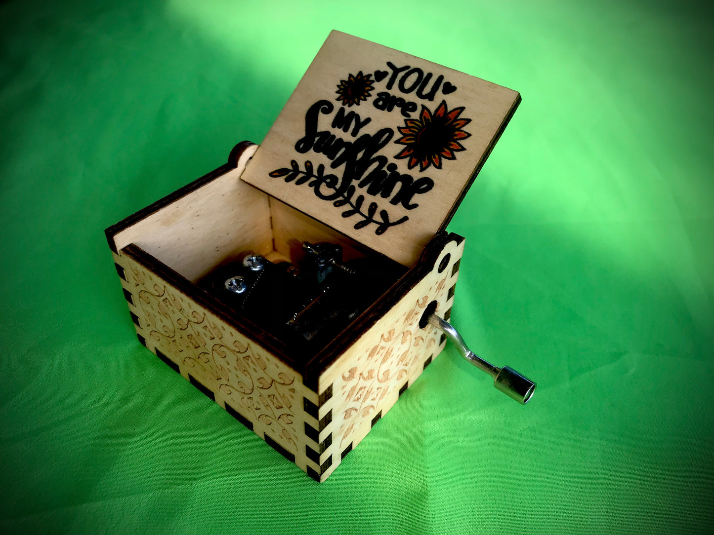 You are my sunshine wooden music box of the classic music!