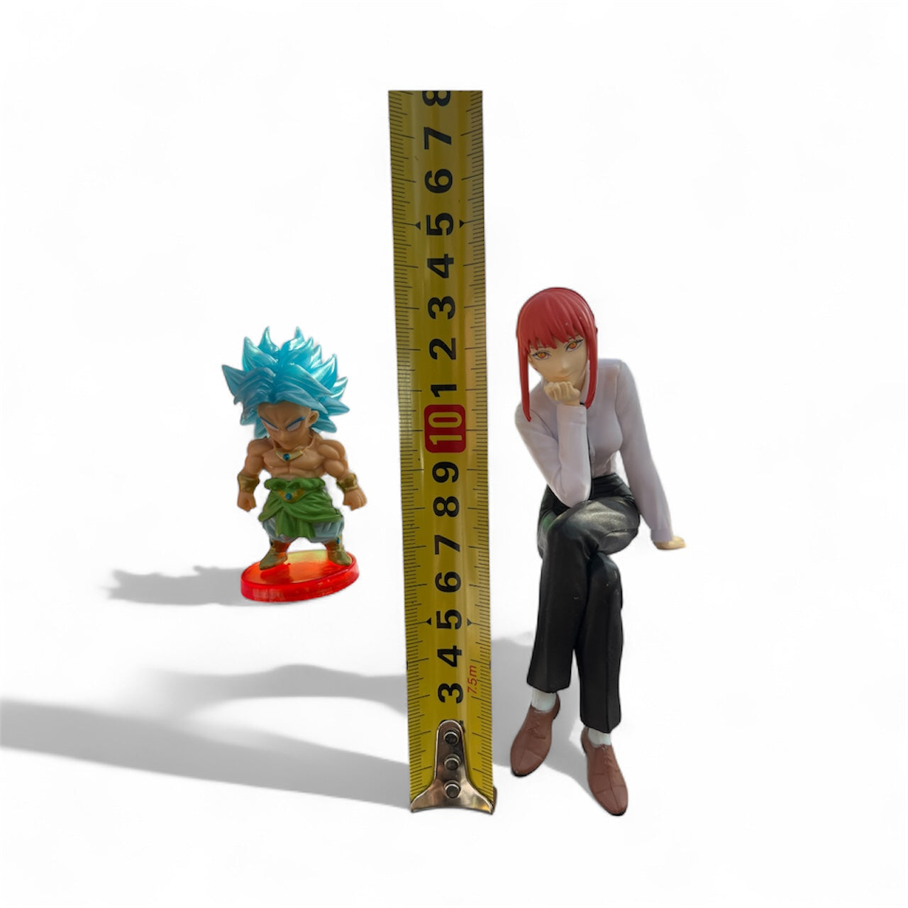 Chainsaw Man – Makima Sitting Pose Figurine