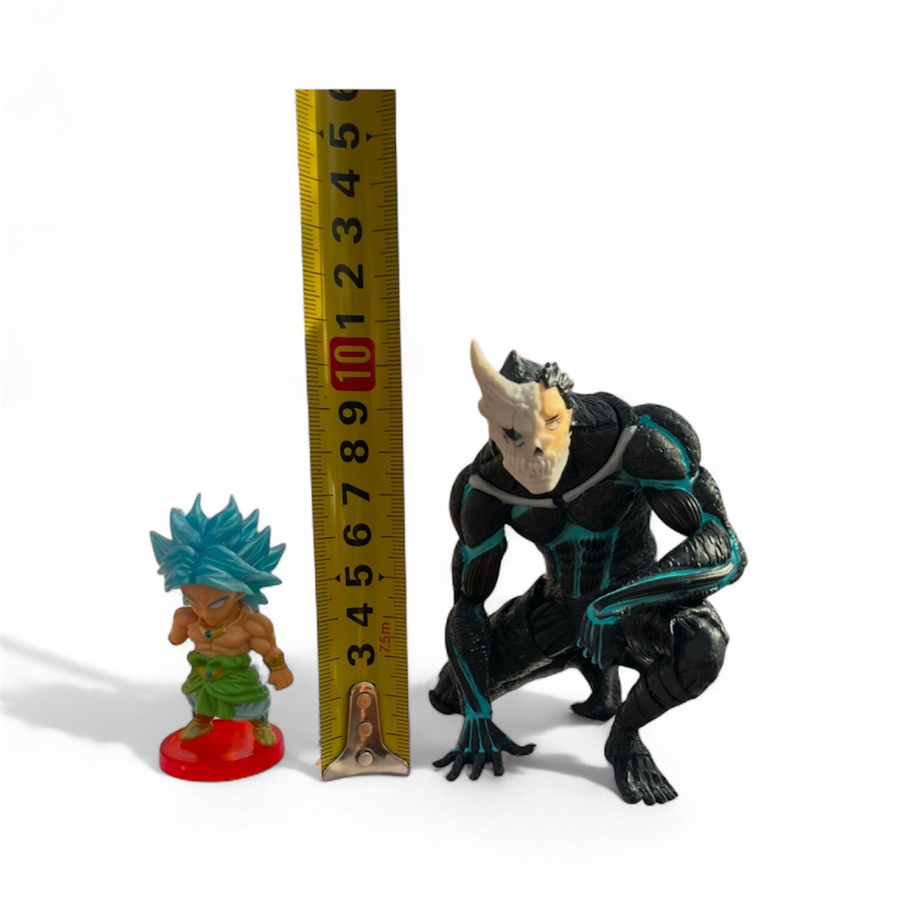 Kaiju No. 8 – Kafka Hibino (Kaiju Form) Figure