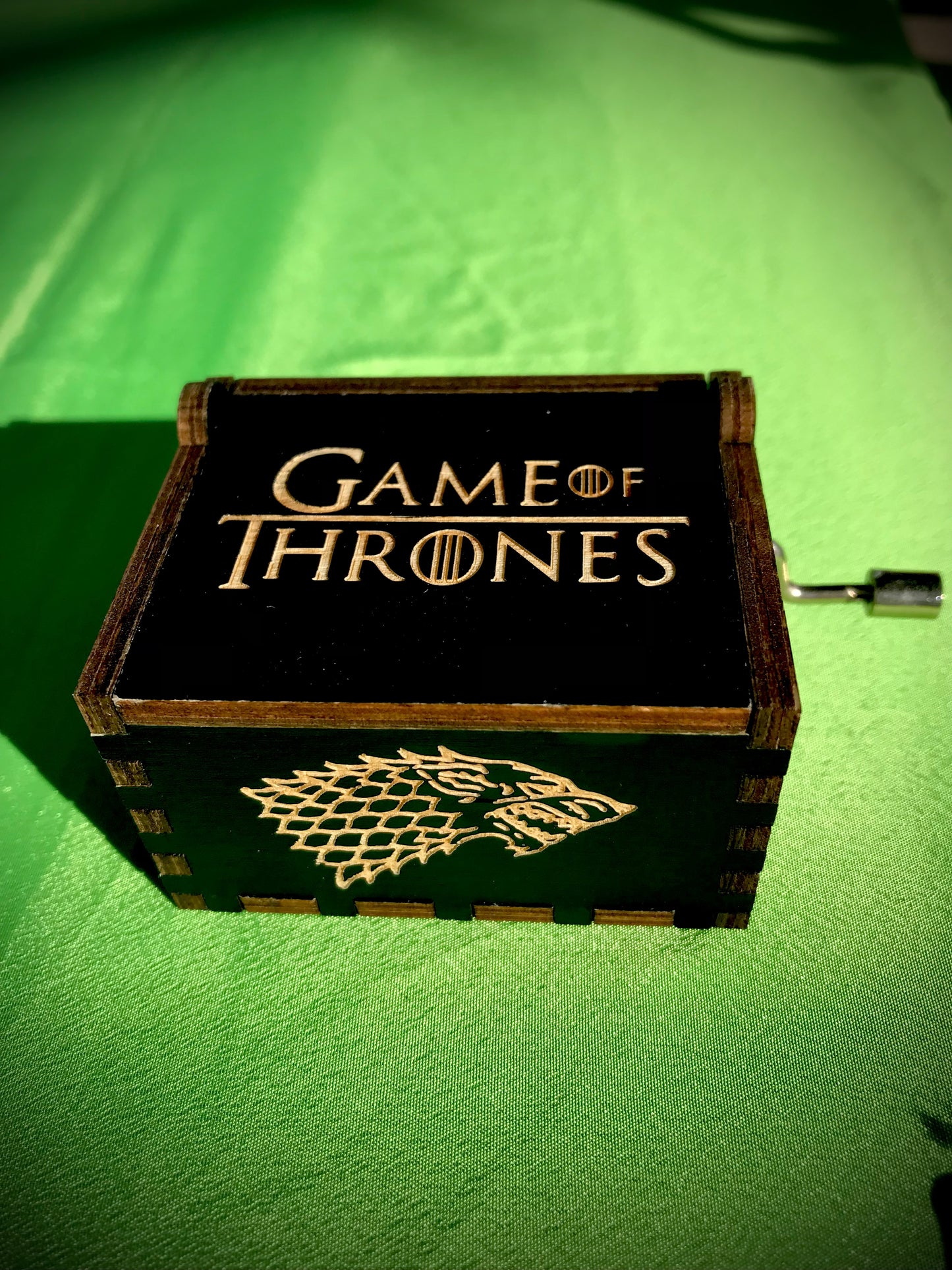 Game of Throne show wooden music box of the classic from the popular tv show