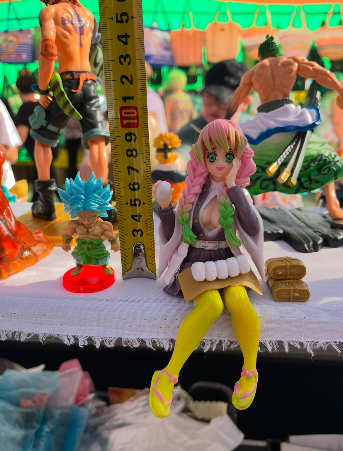 Demon Slayer – Mitsuri Kanroji Sitting Figure (Onigiri Ver.)